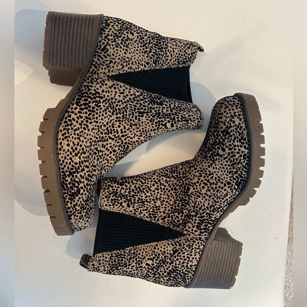 Maurices Spotted Black and Tan Ankle Booties
